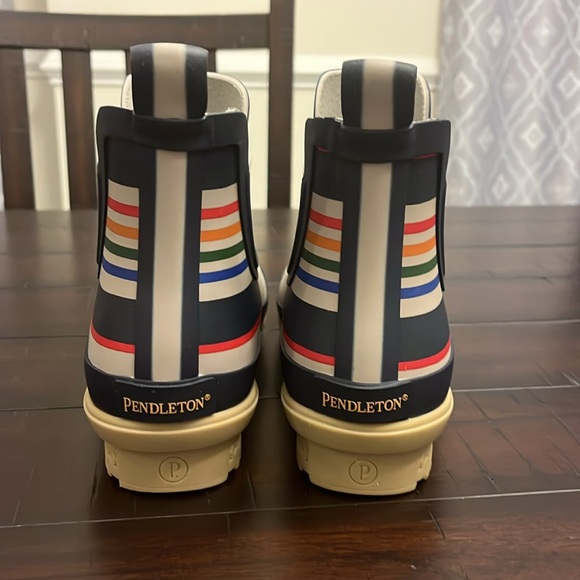 Pendleton Yellowstone Nation Park Chelsea Rain Boots new Women’s Size 7 - Picture 11 of 16